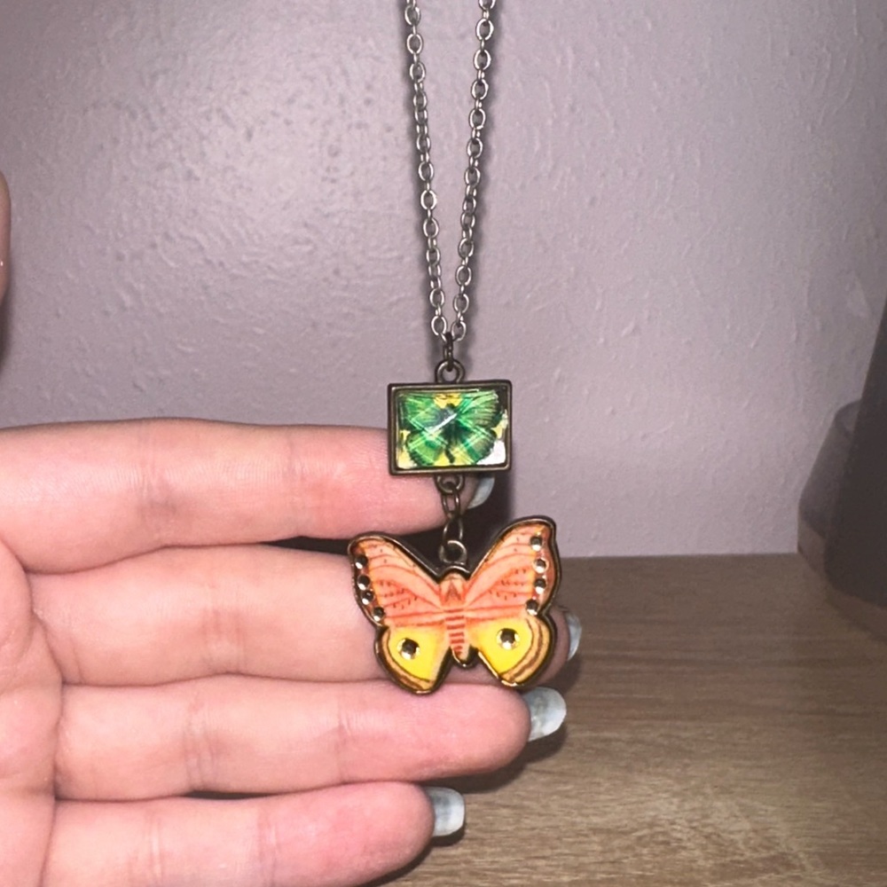 Vintage Looking Bohemian Butterfly Necklace 🦋 - Picture 2 of 3